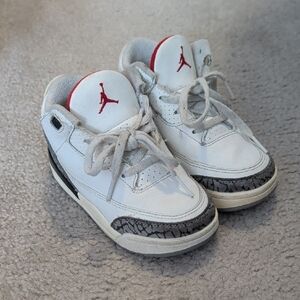 Jordan3 Retro (TD) Kids White and Red Leather Sneakers with Grey Elephant Print